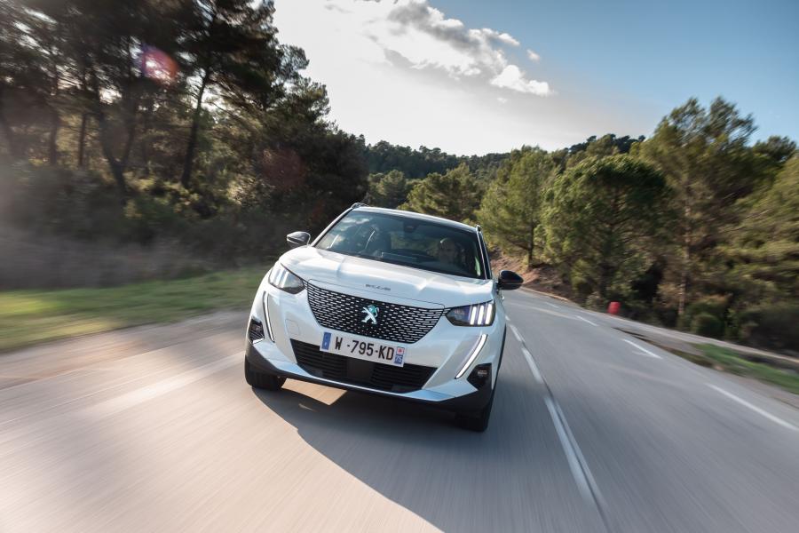  Peugeot e-2008 GT (Digital White) 2019 года  (WW) (фото 10 из 119)